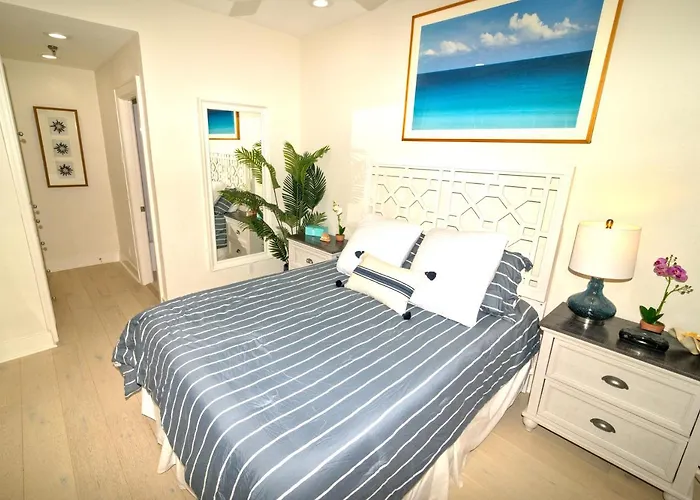 Palm Beach Paradise Walk To Beach Pool Wifi 86" Tv Wifi